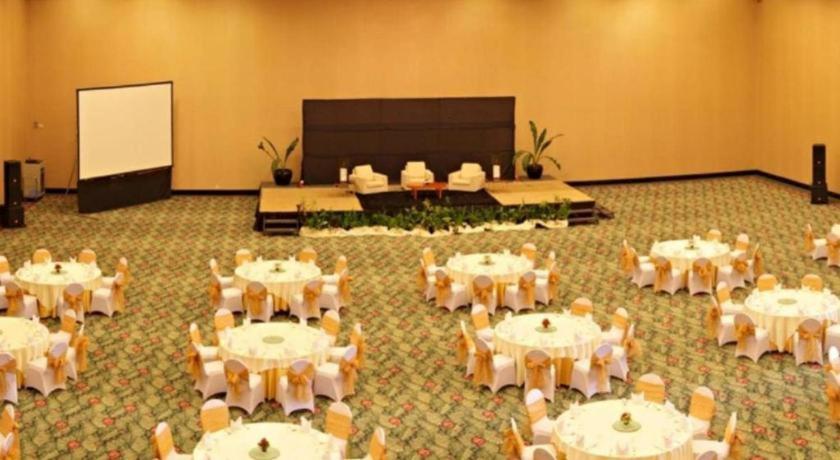 Sintesa Peninsula Hotel Manado Exterior foto