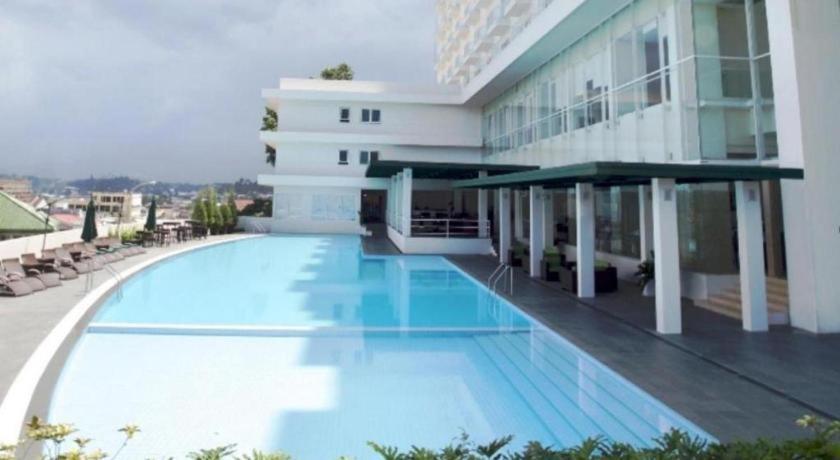 Sintesa Peninsula Hotel Manado Exterior foto