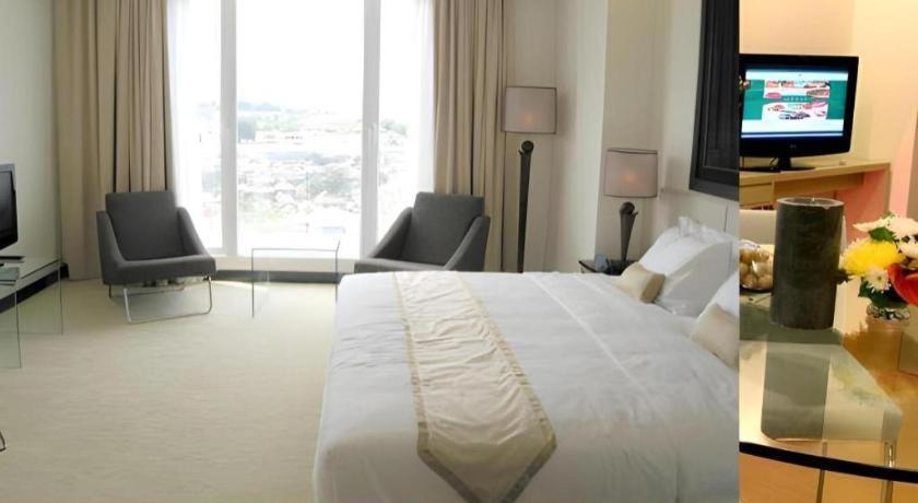 Sintesa Peninsula Hotel Manado Exterior foto