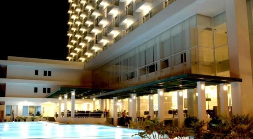 Sintesa Peninsula Hotel Manado Exterior foto