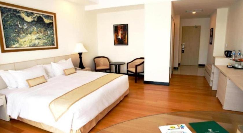 Sintesa Peninsula Hotel Manado Exterior foto