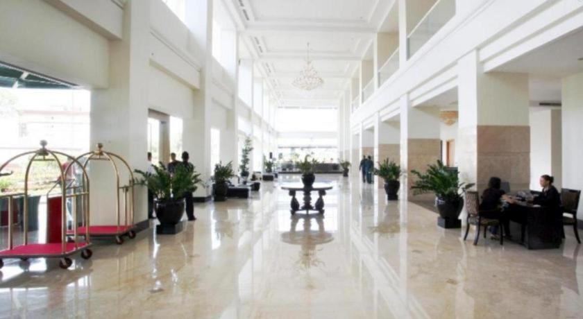 Sintesa Peninsula Hotel Manado Exterior foto